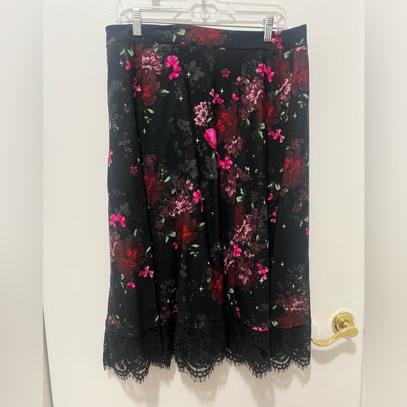 Black Floral Premium Ponte Lace Midi Skirt. Never worn. - Picture 4 of 7